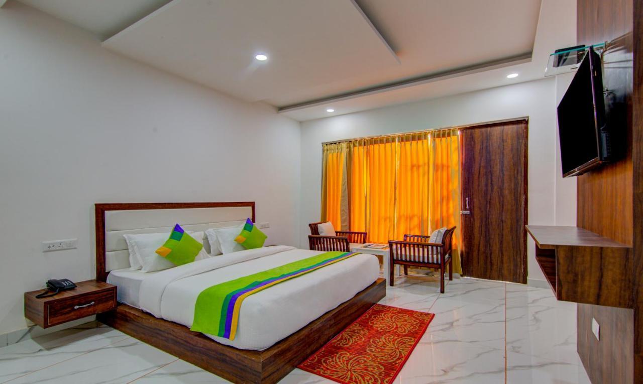 Treebo Down Town, Dalhousie Hotel Ngoại thất bức ảnh